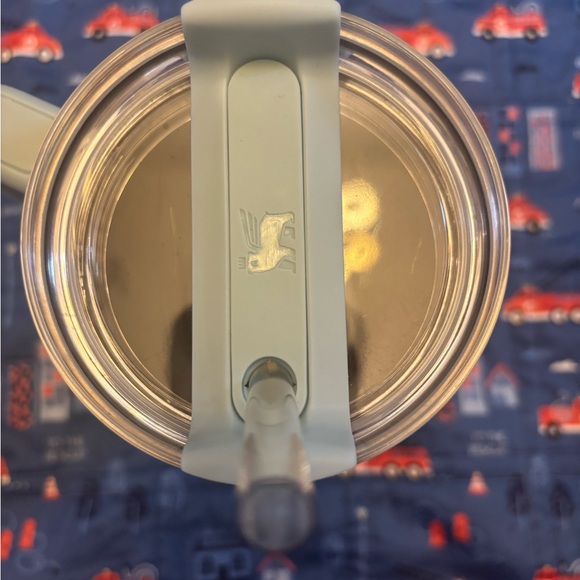 Stanley Quencher H2.0 FlowState 40oz Tumbler – Blueberry Milk - Picture 4 of 8